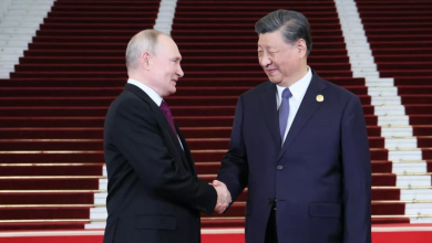 The Chinese President receives his Russian counterpart at the People's Palace in Beijing