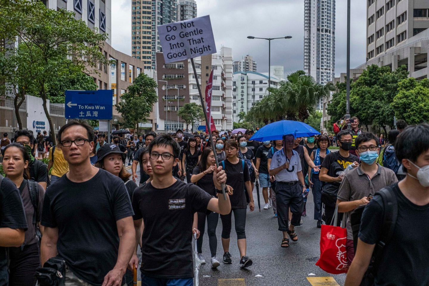 Hong Kong Protests Lead to Police Standoffs, but No Clashes - Arab ...