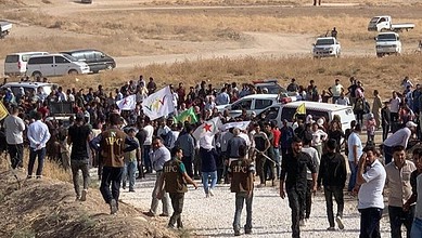 الأكراد يتظاهرون