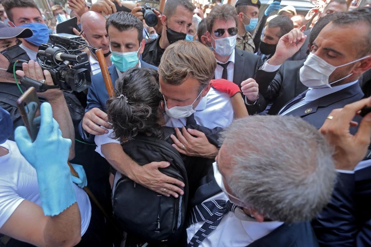 Macron arrive au Liban et inspecte le port de Beyrouth ...