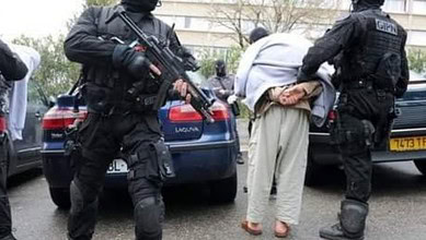 فرنسا تطرد 66 متطرفاً عن أراضيها