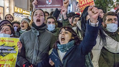 احتجاجات طلابية غاضبة وسط اسطنبول