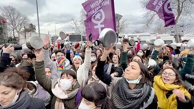 تدهور الأحوال المعيشية يدفع الأتراك للتظاهر في إسطنبول