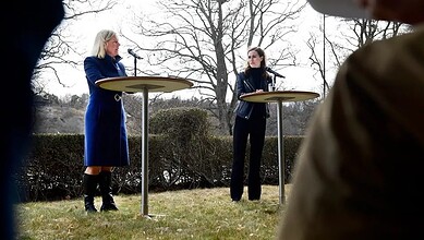 رئيسة الوزراء السويدية ماغدالينا أندرسون ورئيسة الوزراء الفنلندية سانا مارين