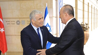 يائير لبيد ومولود جاويش