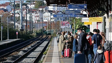 الإضرابات العمالية تعطّل حركة القطارات في فرنسا