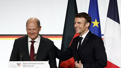 لرئيس الفرنسي إيمانويل ماكرون والمستشار الألماني أولاف شولتز