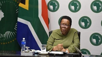 وزيرة خارجية جنوب إفريقيا