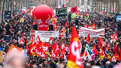 النقابات الفرنسية تحشد لموجة رابعة من الإضرابات
