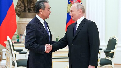 بوتين مع وانغ يي