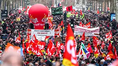 إضرابات ضد مشروع إصلاح نظام التقاعد