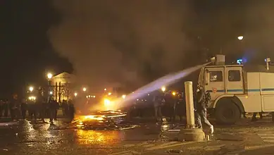 الشرطة الفرنسية تعتدي على المتظاهرين