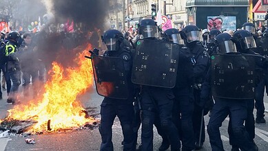 فرنسا: اعتقالات عشوائية في صفوف المحتجين على قانون إصلاح نظام التقاعد