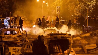 المدن الفرنسية تشتعل غضباً على مقتل الفتى نائل والشرطة تعزز انتشارها