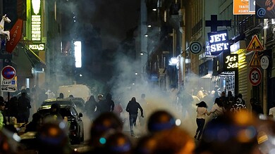 السلطات الفرنسية تواصل اعتقالاتها بحق الحتجين على مقتل الفتى نائل