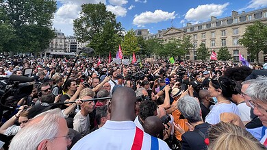 العدالة لنائل: آلاف الفرنسيين يجددون الاحتجاجات ضد عنف الشرطة