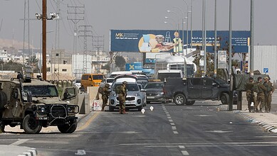 الاحتلال الاسرائيلي يقتحم مخيم عقبة جبر ويقتل شابين فلسطينيين