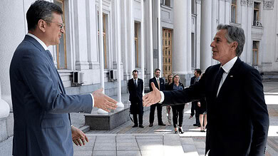 بلينكن مع نظيرة الأوكراني في كييف