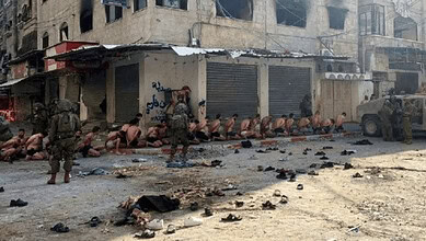 صور بثّتها إسرائيل لمعتقلين فلسطينيين شبه عراة تثير جدلاً واسعاً