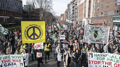 الآلاف انطلقوا من حديقة "هايد بارك" وسط لندن إلى جنوبها باتجاه السفارة الأميركية مطالبين بوقف الحرب على غزة