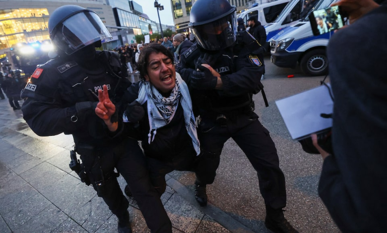 German police arrest supporters of Palestine