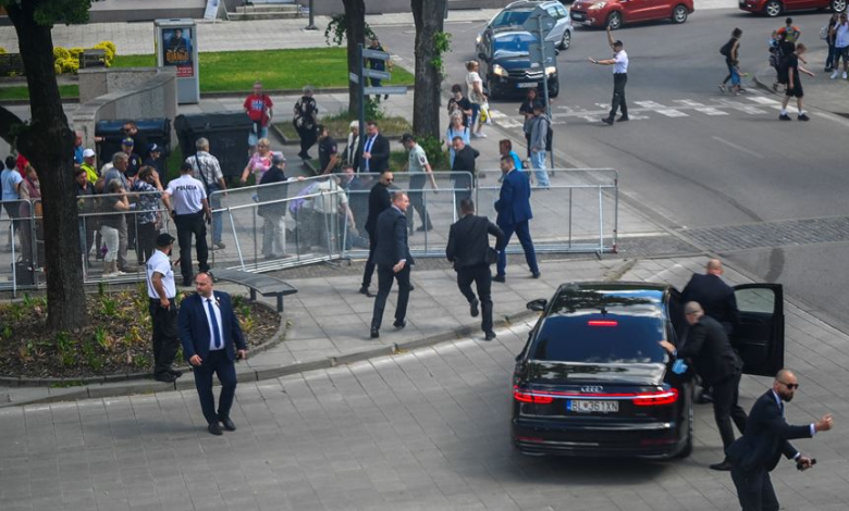 رئيس الوزراء السلوفاكي روبرت فيكو يتعرض لمحاولة اغتيال
