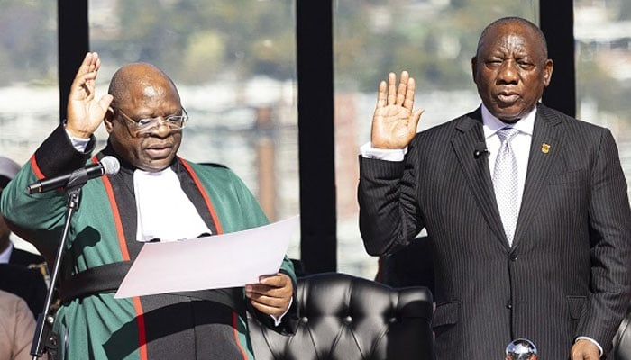 Cyril Ramaphosa takes the oath of office