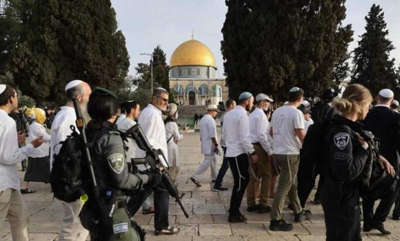 Settlers Storm Al-Quds