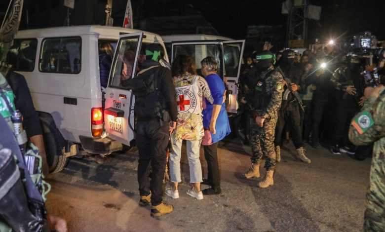 Handing over a number of Israeli prisoners in Gaza to the Red Cross