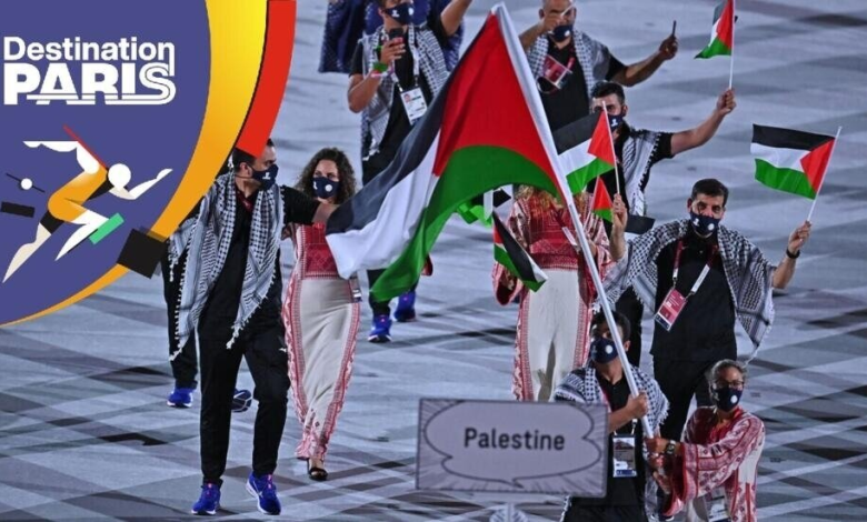 استقبال بالهتافات والأعلام لبعثة فلسطين المشاركة في أوليمبياد باريس