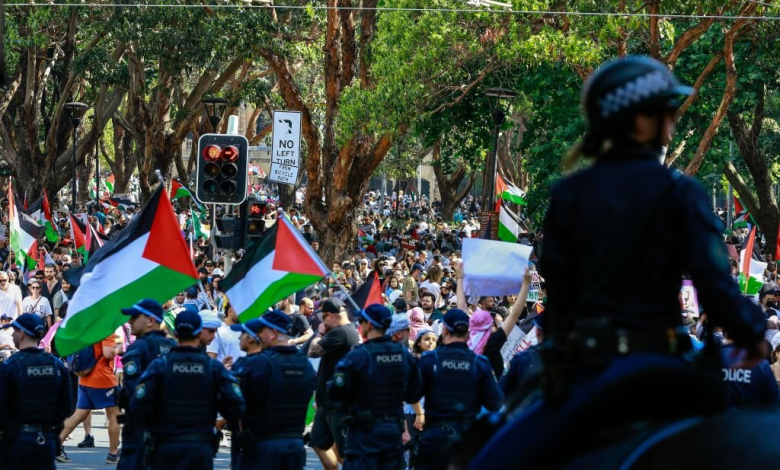 Australian police use violence to disperse demonstration denouncing Israeli crimes in Gaza