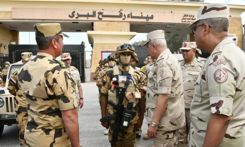 Egyptian Chief of Staff Lieutenant General Ahmed Khalifa inspects security measures on the Gaza Strip border. September 5, 2024