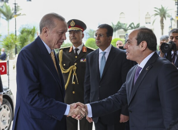 Egyptian President Abdel Fattah el-Sisi receives his Turkish counterpart Recep Tayyip Erdogan in Cairo