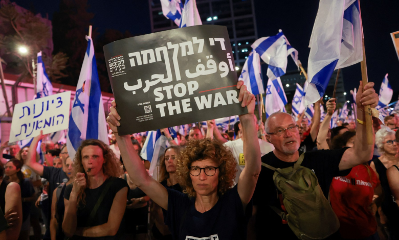 Massive demonstrations in the streets of Israel demanding a deal with Hamas