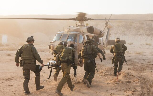 Israeli helicopters transport wounded soldiers