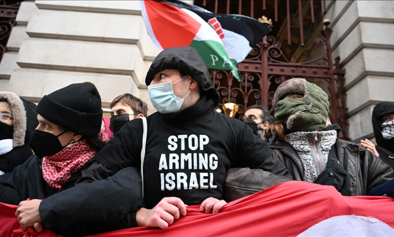 Palestine supporters block entrance to British Foreign Office, demand halt to arming Israel