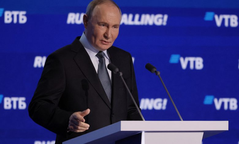 Putin US economic strength will decline as world uses dollar less