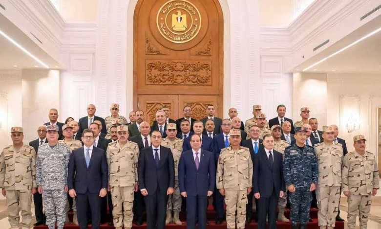 Sisi discusses regional situation with leaders of Egyptian military and security establishment