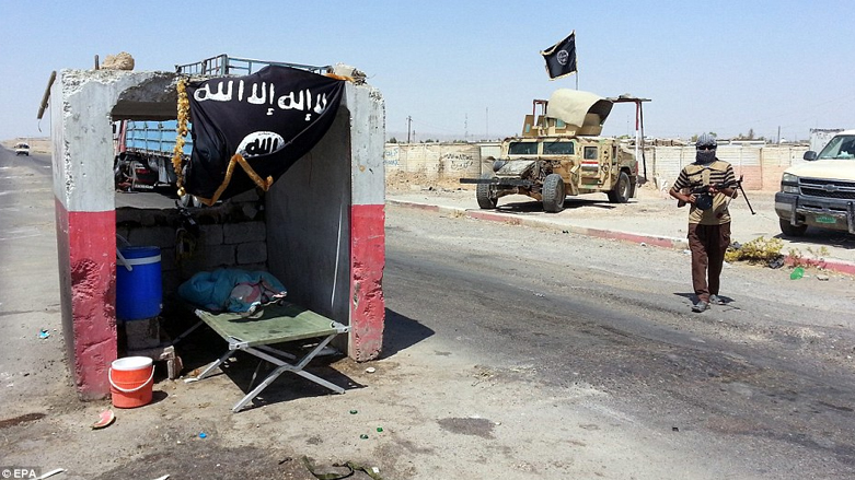 Syria ISIS executes two security personnel at a checkpoint it set up in Raqqa