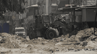 الاحتلال الإسرائيلي يواصل عدوانه على الضفة الغربية ويحشد قواته على حدود غزة