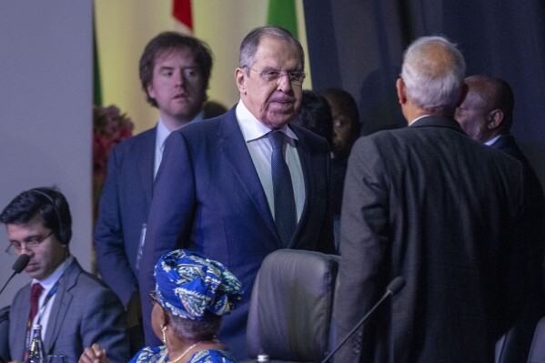 Lavrov Shakes Hands with Norwegian Foreign Minister