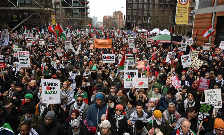 Thousands of Pro-Palestinians March in UK