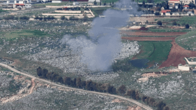 حزب الله ينفي صلته بإطلاق صواريخ من لبنان وإسرائيل تشن هجمات عنيفة على الجنوب