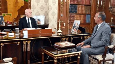 قيس سعيد يقيل رئيس الحكومة التونسية ويعين وزيرة الإسكان خلفاً له