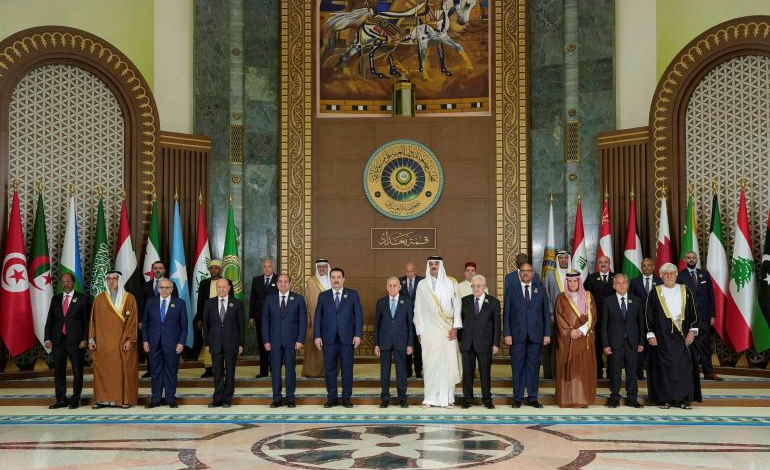 القادة العرب يرفضون تهجير الشعب الفلسطيني ويطالبون بوقف الحرب على غزة