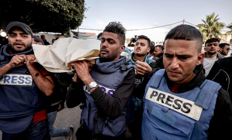 غزة: الاحتلال الإسرائيلي يواصل استهداف المشافي واغتيال الصحافيين