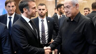 الفاشي نتنياهو ووزير حربه يفتحان النار على الرئيس الفرنسي