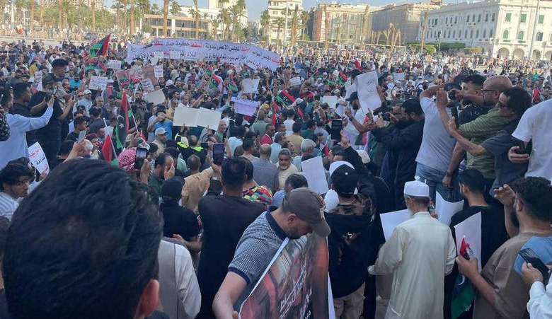 ليبيا: مظاهرات تطالب بتشكيل لجنة أزمة مؤقتة تتولى إدارة شؤون البلاد