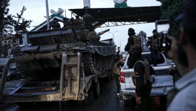 الهجري يطالب بحماية دولية للدورز في سوريا والحكومة تحذر من خطورة دعوته