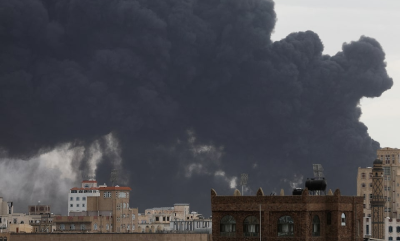 Israël mène des frappes sur Sanaa et son aéroport